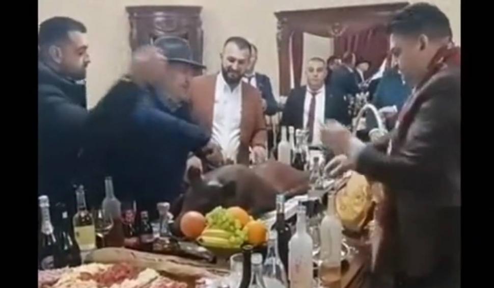 Achiziţia unui BMW cu "ŞEF" la număr, sărbătorită cu covor roşu, manele şi mese întinse, în Neamţ 819263