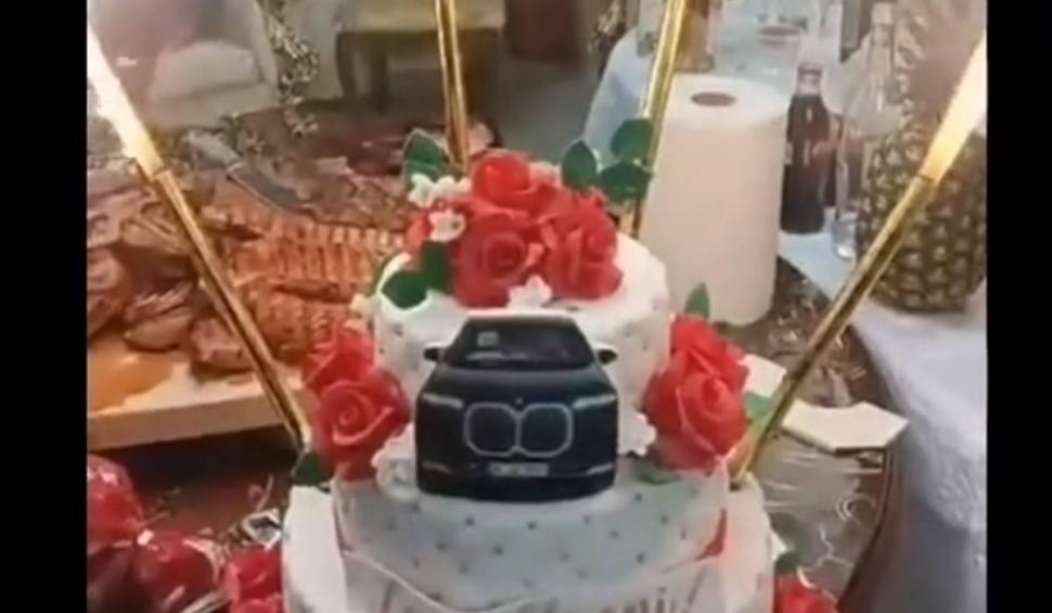 Achiziţia unui BMW cu "ŞEF" la număr, sărbătorită cu covor roşu, manele şi mese întinse, în Neamţ 819265