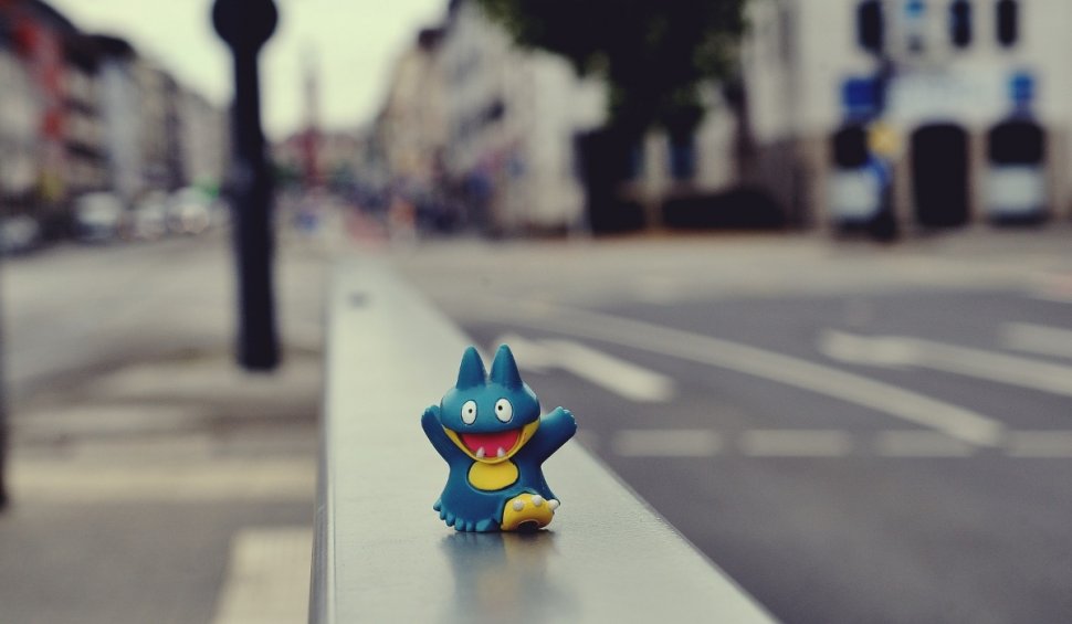 Un traficant de droguri a fost prins în timp ce căuta Pokemoni pe stradă în Anglia