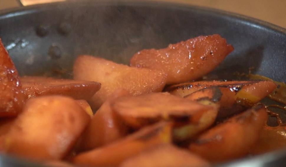 Dana Sota, invitata lui Ştefan Lungu în cea de-a patra ediție "Gătit la costum" din sezonul 4: "Acestea sunt secretele frumuseţii" 819031