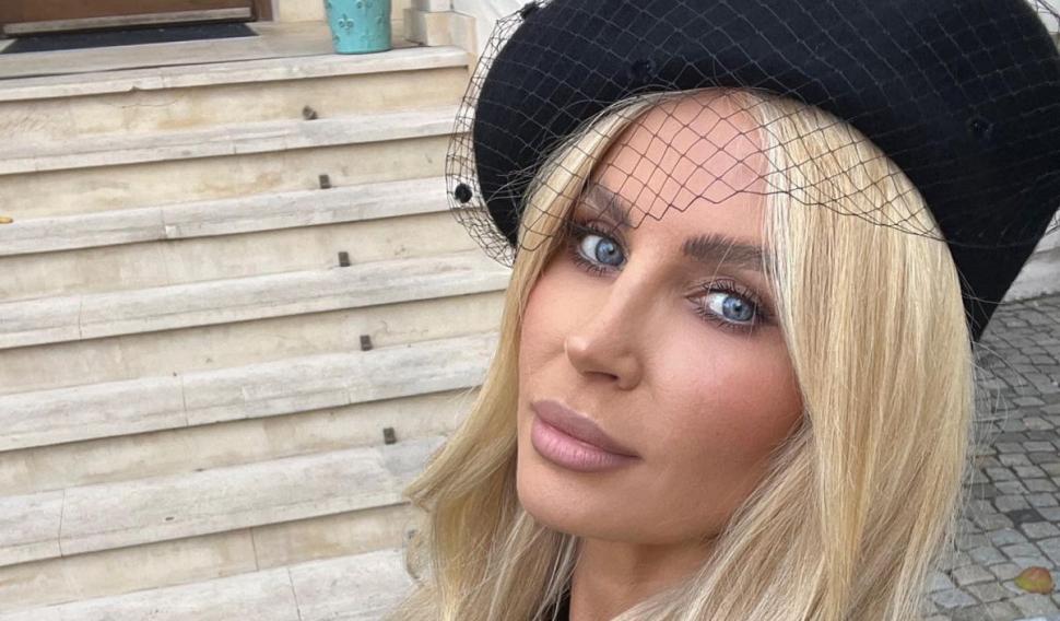 Recunoşti fetiţa blondă cu pampoane? "Aveam 21 de ani când a murit tata și 23, mama. Ştiu cum e să fii singur pe lume” 819489