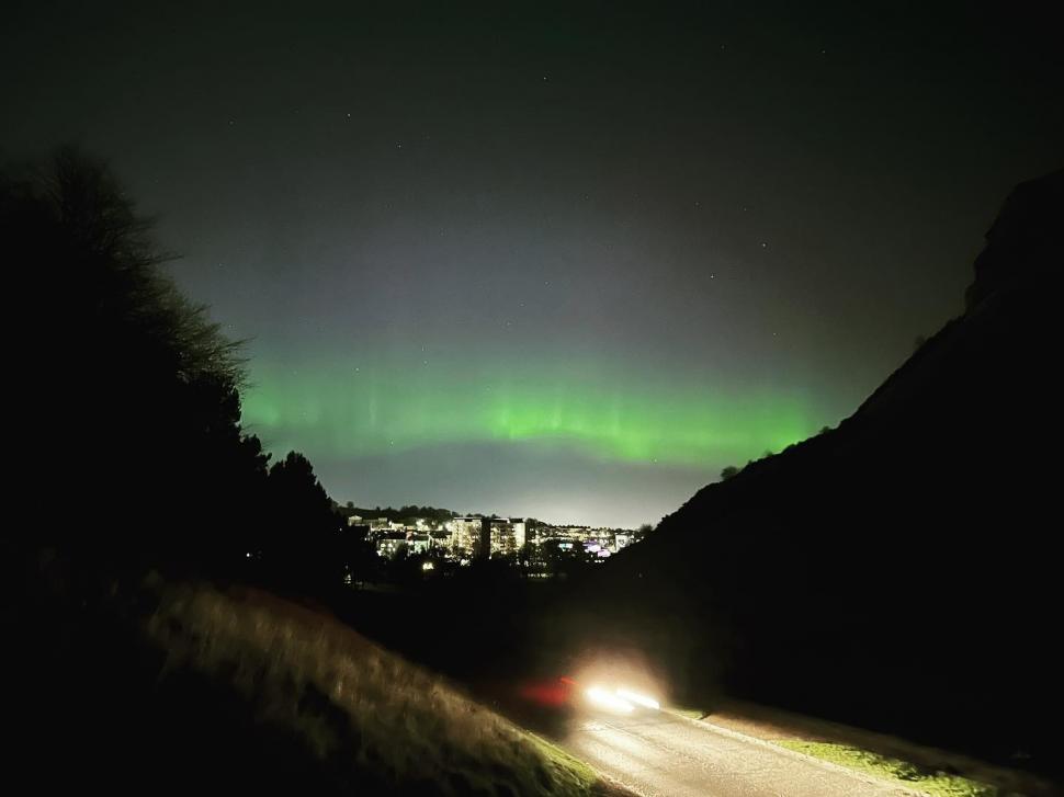 Aurora boreală, surprinsă în imagini uluitoare, pe cerul din Marea Britanie. Cum se explică fenomenul rar 819728