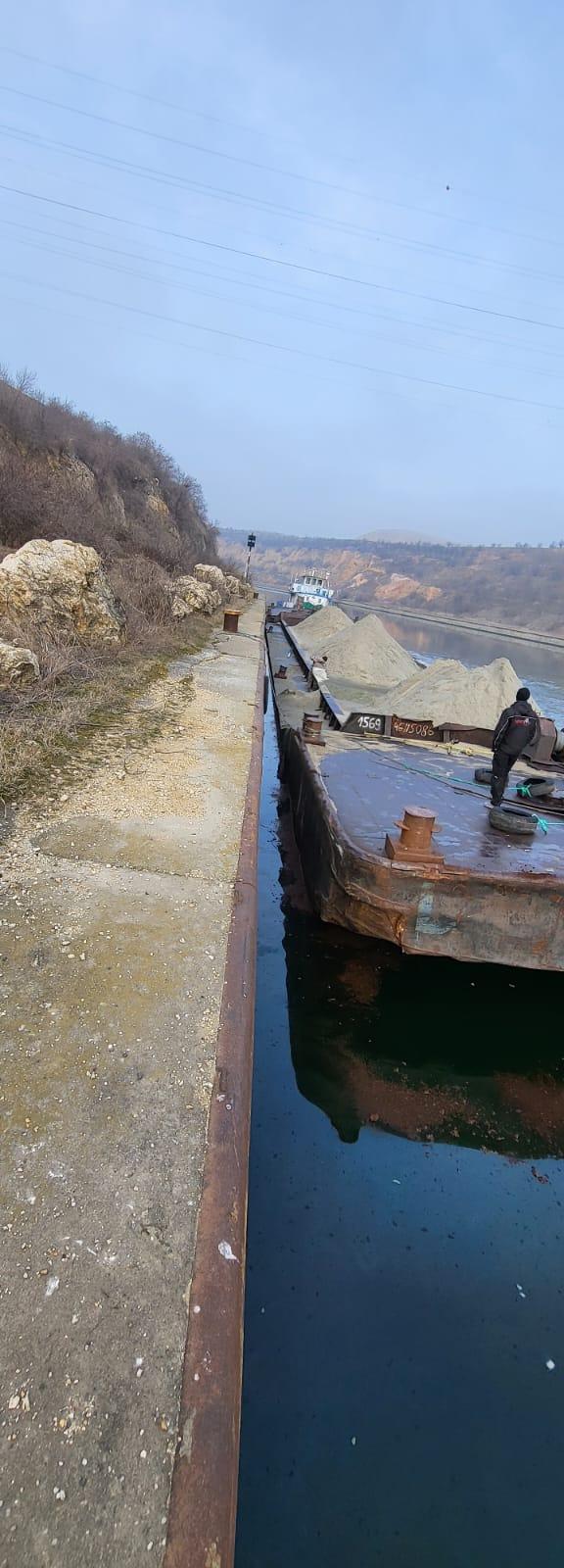 O barjă încărcată cu nisip s-a scufundat pe canalul Poarta Albă – Midia Năvodari 819802