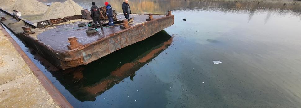 O barjă încărcată cu nisip s-a scufundat pe canalul Poarta Albă – Midia Năvodari 819803