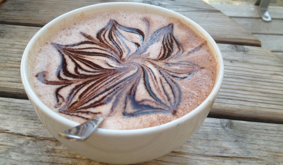 Beneficii pentru sănătate, dacă adaugi cacao în cafea. Rezultate surprinzătoare privind timpul de reacție și concentrarea