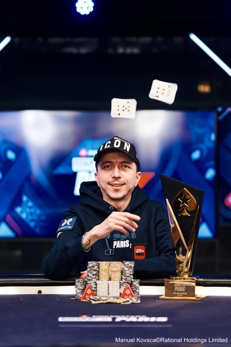 El este românul care a câştigat titlul european la poker. A devenit mai bogat cu un milion de euro 819660