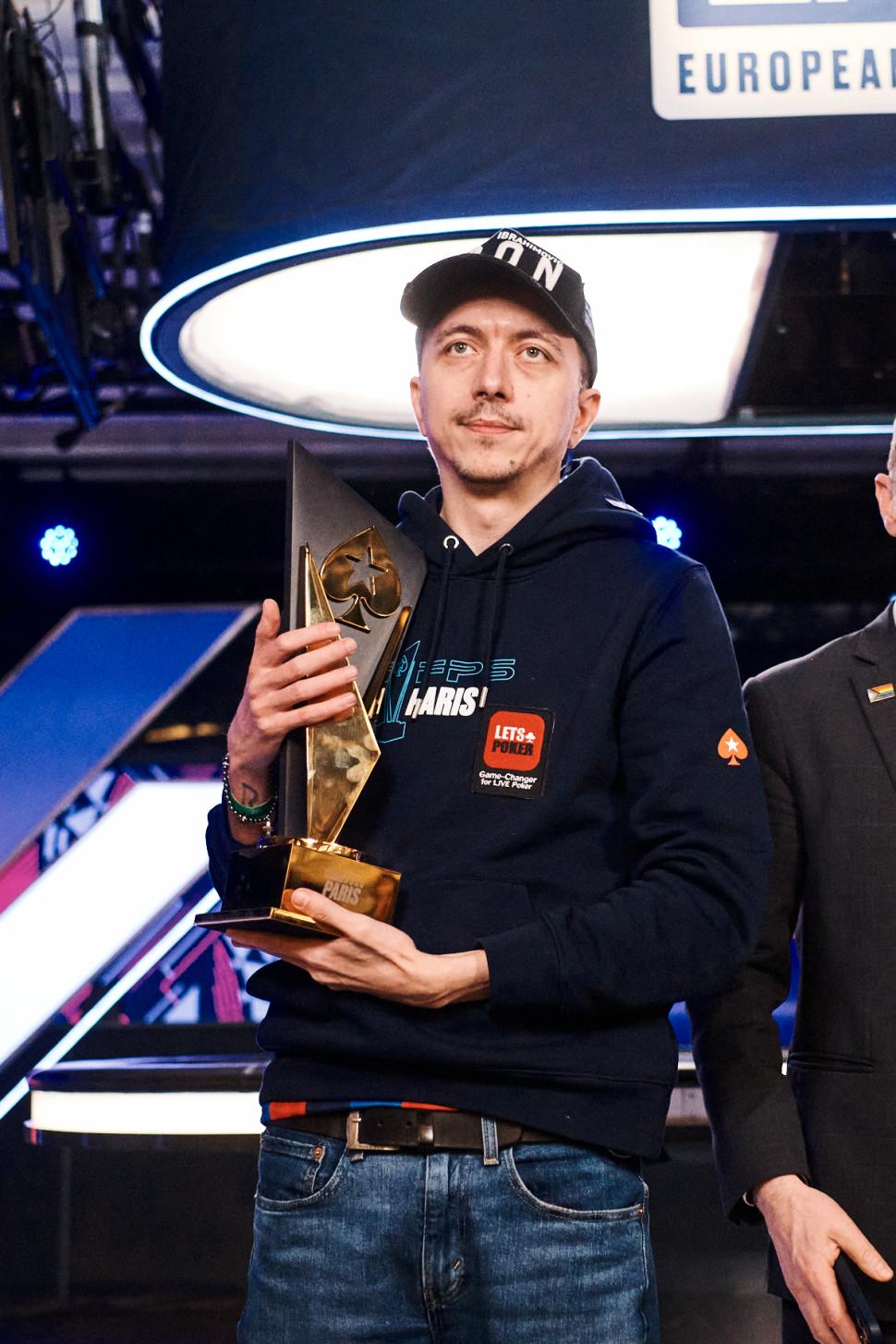 El este românul care a câştigat titlul european la poker. A devenit mai bogat cu un milion de euro 819662