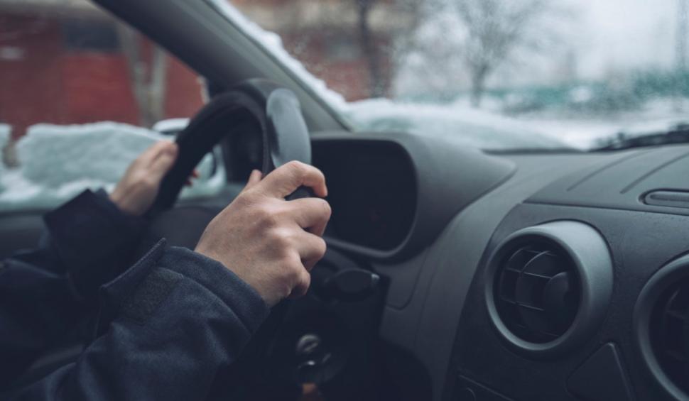 Un șofer beat s-a reclamat singur la poliție, după ce a lovit o mașină, în Sângeorz-Băi