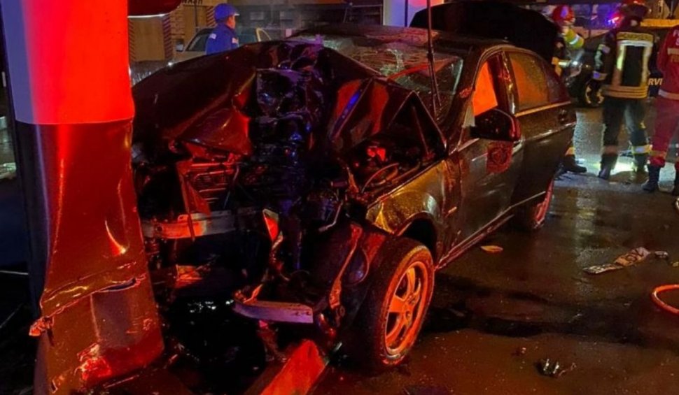 O şoferiţă româncă s-a urcat băută la volan și s-a oprit într-o pompă de benzinărie