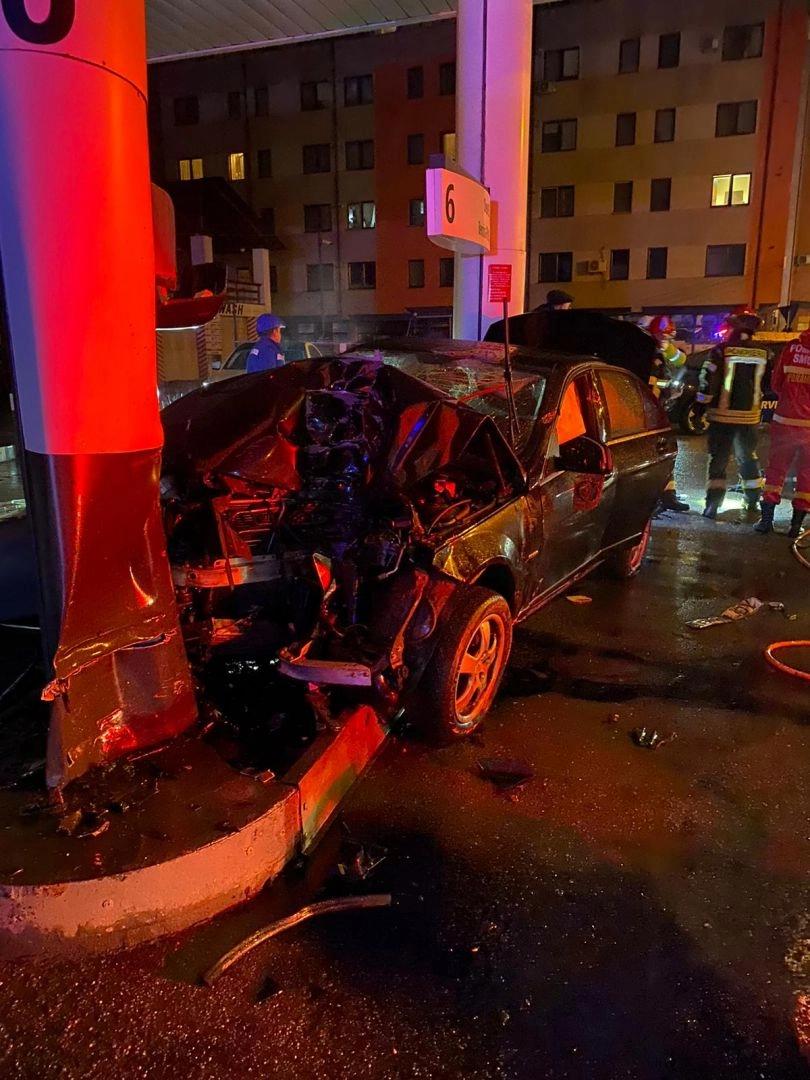 O şoferiţă româncă s-a urcat băută la volan și s-a oprit într-o pompă de benzinărie 819673