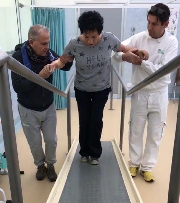 O femeie cere daune după ce i s-au amputat din greșeală mâinile și picioarele. "Nevoia de a avea despăgubiri nu este un capriciu" 820074