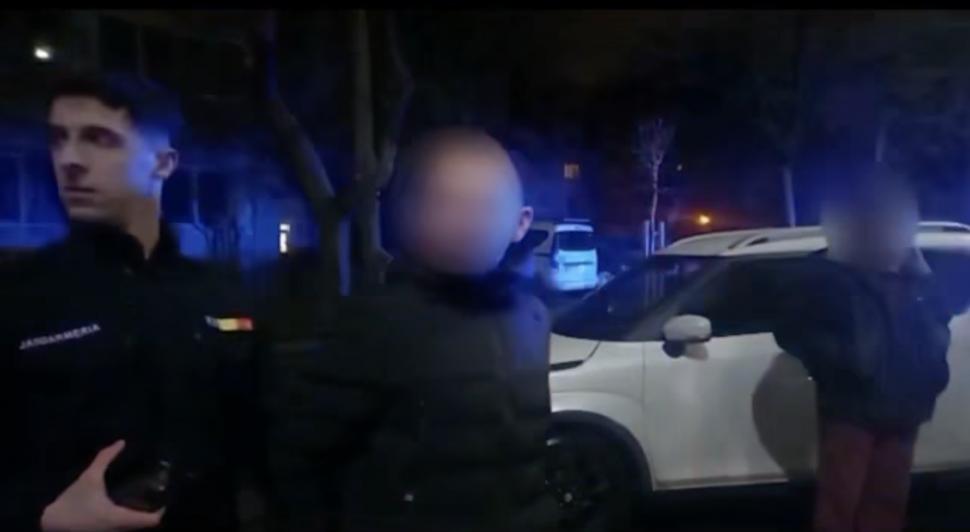 Doi bărbați beți au lovit cu o mașină trei autoturisme parcate în București. Jandarmii i-au prins când voiau să fugă 820011