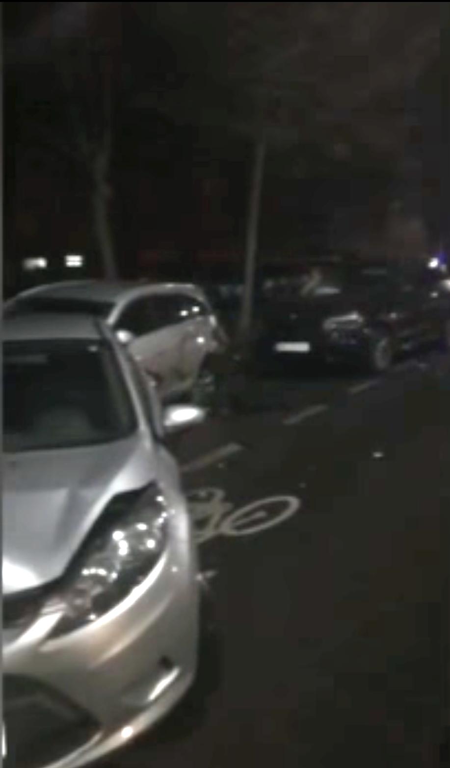 Doi bărbați beți au lovit cu o mașină trei autoturisme parcate în București. Jandarmii i-au prins când voiau să fugă 820015