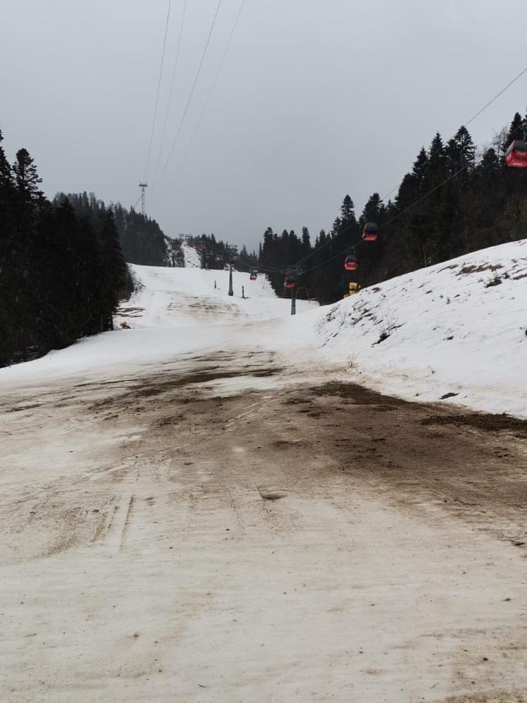 Două pârtii din Poiana Braşov au fost închise din cauza numărului mare de accidente, însă unii schiori continuă să le folosească 819927