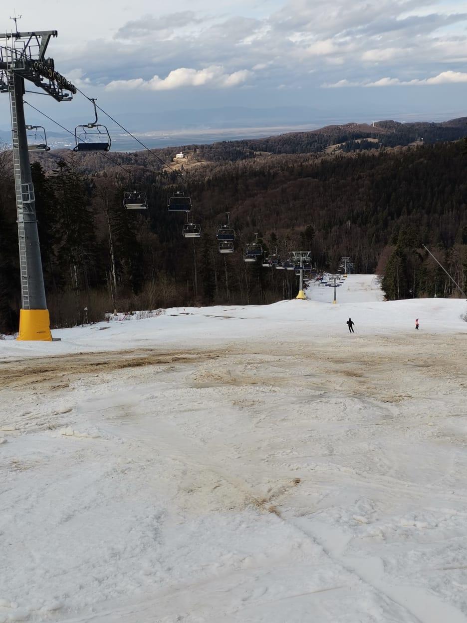 Două pârtii din Poiana Braşov au fost închise din cauza numărului mare de accidente, însă unii schiori continuă să le folosească 819928