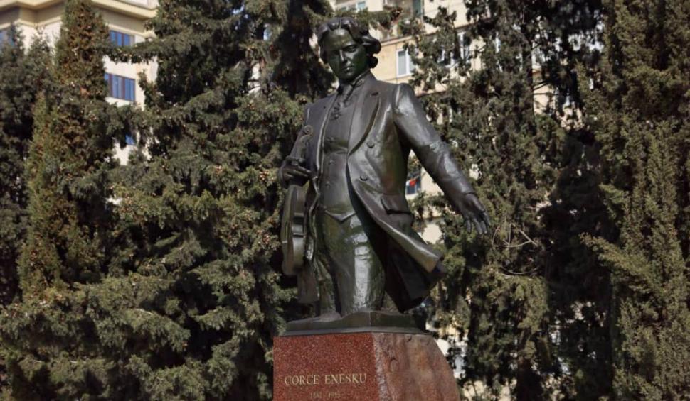 Marcel Ciolacu a depus flori la monumentul lui George Enescu din Baku 820081
