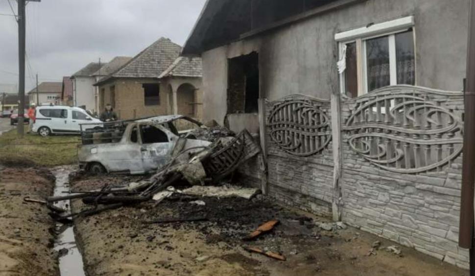Momentul în care 14 butelii cu gaz explodează după ce o autoutilitară se izbeşte de o casă, în Satu Mare  820086