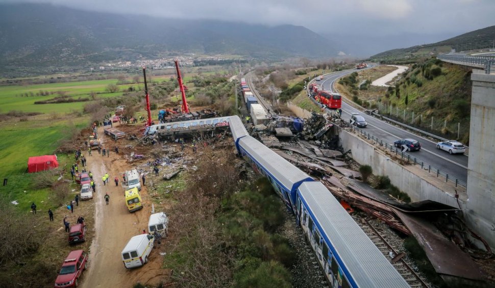 Anunț al Ministerului român de Externe după tragedia feroviară din Grecia | Salvatorii au găsit cadavre carbonizate