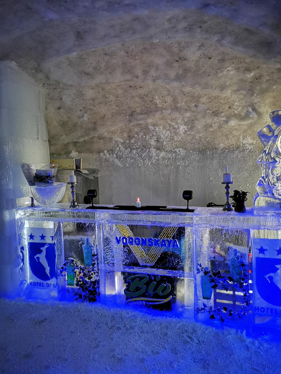 Imagini de poveste cu hotelul de Gheață de la Bâlea Lac, acoperit de zăpadă 820185