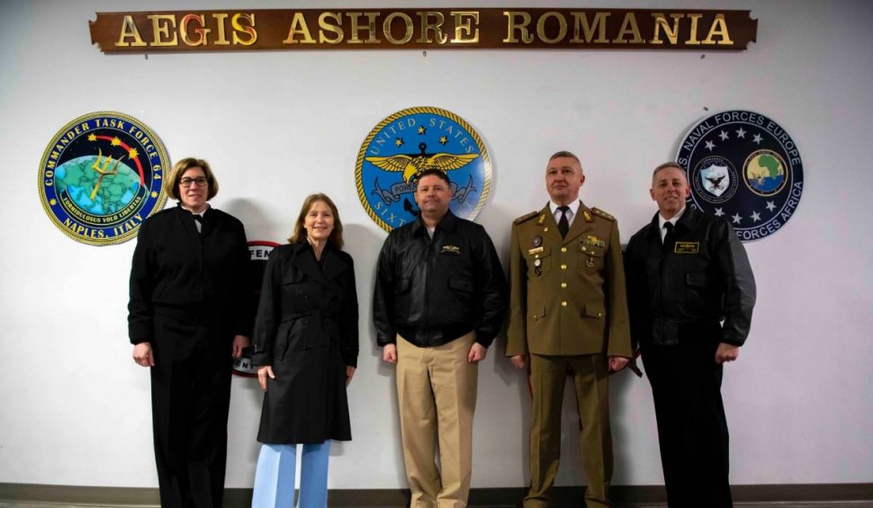 Kathleen Kavalec, ambasadorul SUA în România, a vizitat forţele armate Aliate din România: "România constituie un model pentru alte state NATO"