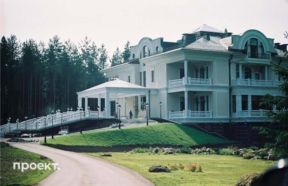 Locul secret în care Vladimir Putin locuiește cu presupusa lui amantă, mai tânără cu 30 de ani | Vila are 1.200 de metri pătrați și debarcader 820417