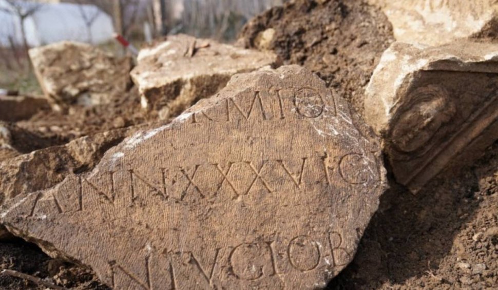 Sarcofag roman de 1700 de ani, distrus cu excavatorul în cimitirul din Alba Iulia