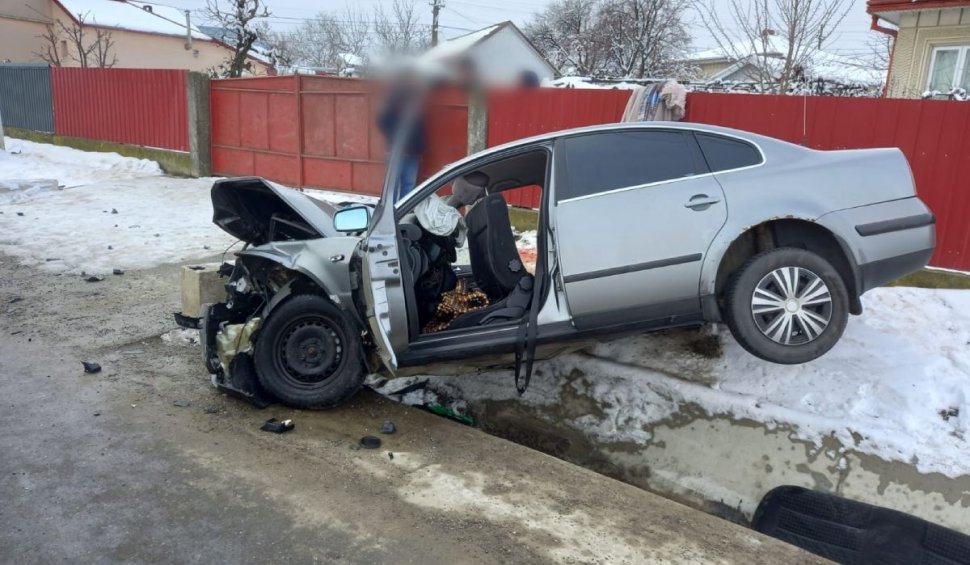 Un tânăr din Suceava, cu permis de conducere de numai o zi, şi-a băgat în spital cinci colegi