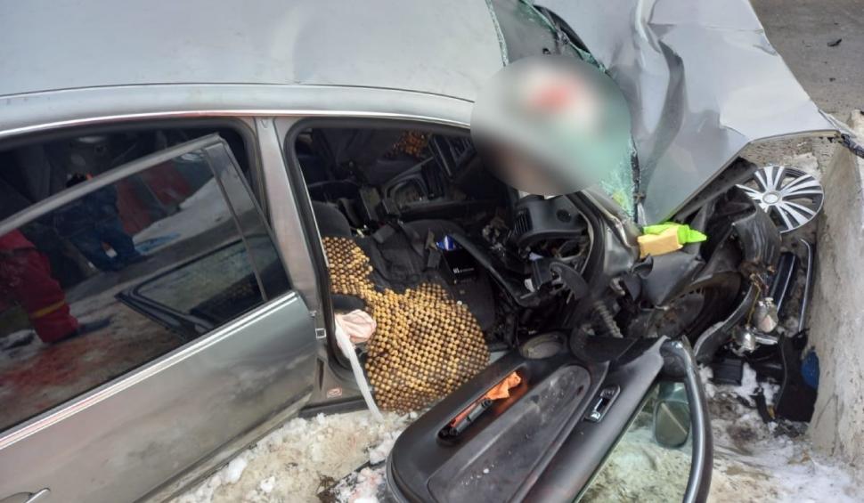 Un tânăr din Suceava, cu permis de conducere de numai o zi, şi-a băgat în spital cinci colegi 820233