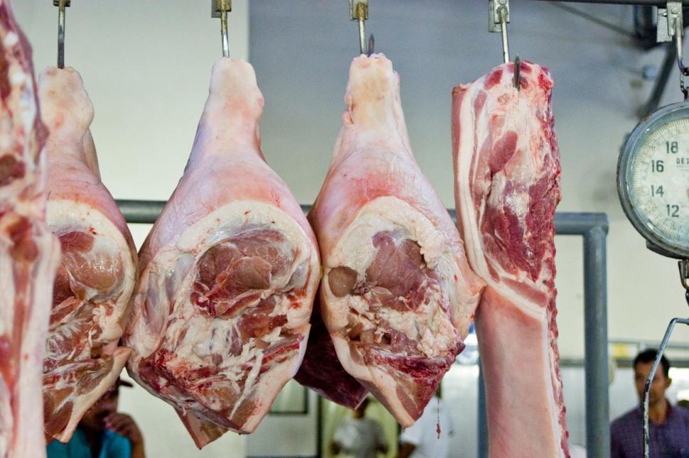 Vouchere pentru porc de Crăciun, de 200 de euro. Românii care pot primi tichet de la ANSVSA 820345