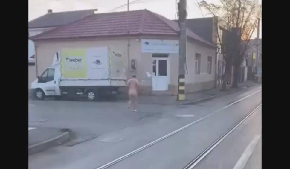 Un bărbat a fost surprins în timp ce alerga fără haine în Oradea. Acesta a ajuns viral pe internet 820659