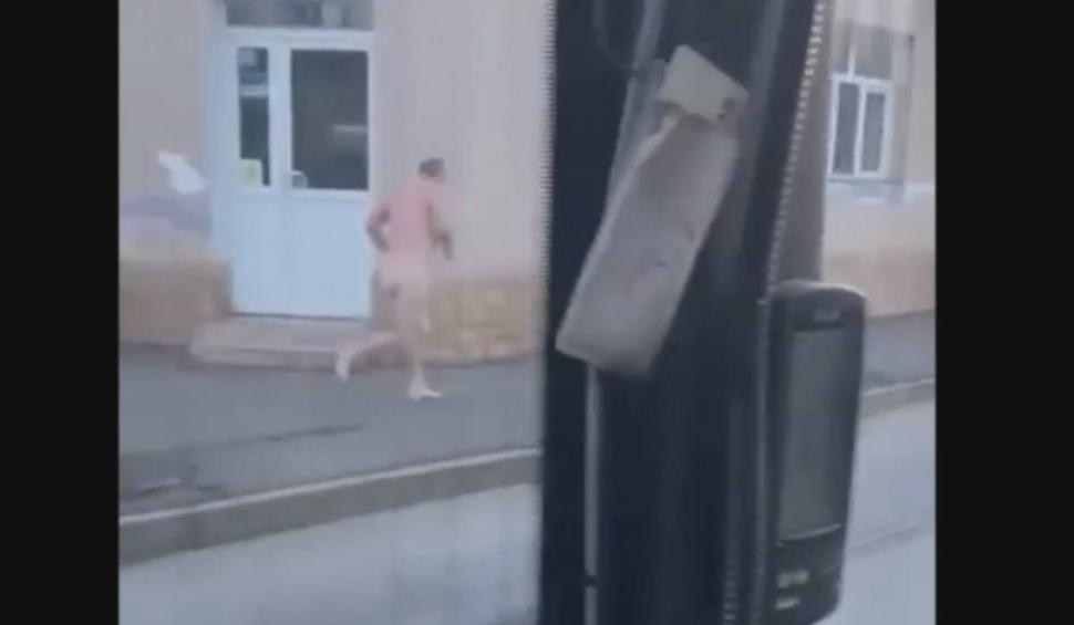 Un bărbat a fost surprins în timp ce alerga fără haine în Oradea. Acesta a ajuns viral pe internet 820661