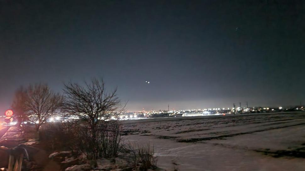 Fenomen rar pe cerul României! "Sărutul" dintre Venus și Jupiter, zeul tunetelor şi zeiţa dragostei, vizibil cu ochiul liber 820556