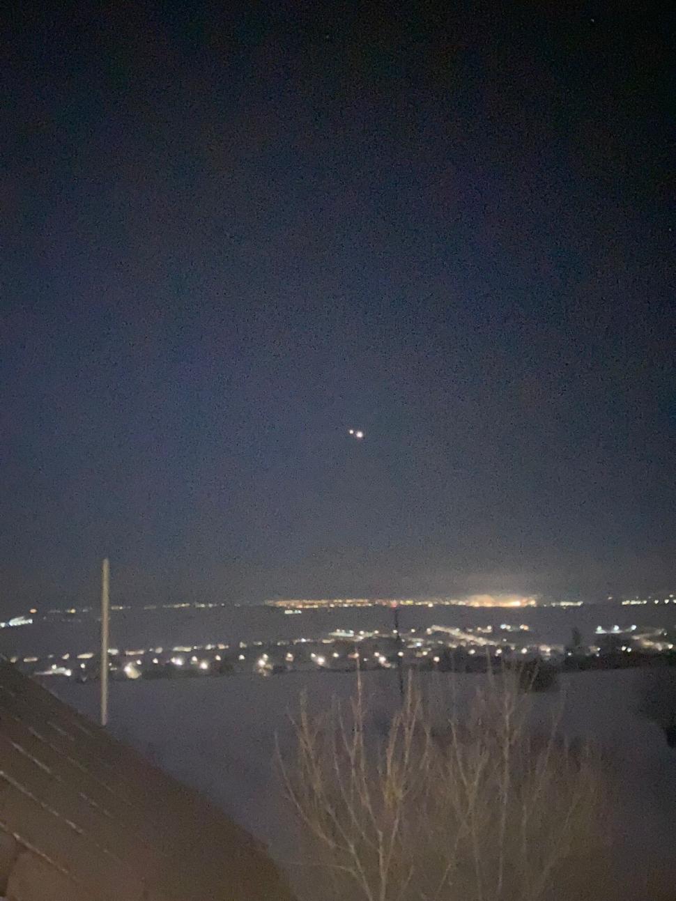 Fenomen rar pe cerul României! "Sărutul" dintre Venus și Jupiter, zeul tunetelor şi zeiţa dragostei, vizibil cu ochiul liber 820558