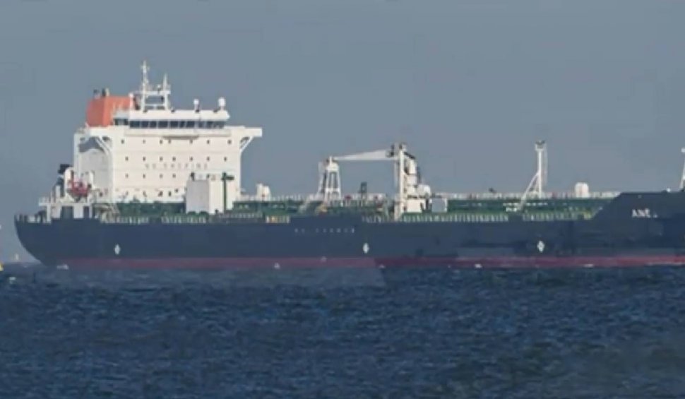 O flotă misterioasă ajută Rusia să transporte petrol în întreaga lume | Ale cui sunt cele 600 de nave "fantomă"