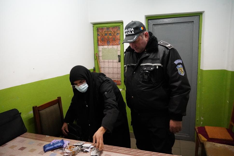 Bărbat deghizat în măicuță, prins în timp ce apela la mila trecătorilor: "Dumnezeu a spus: Cere şi ţi se va da” 820883