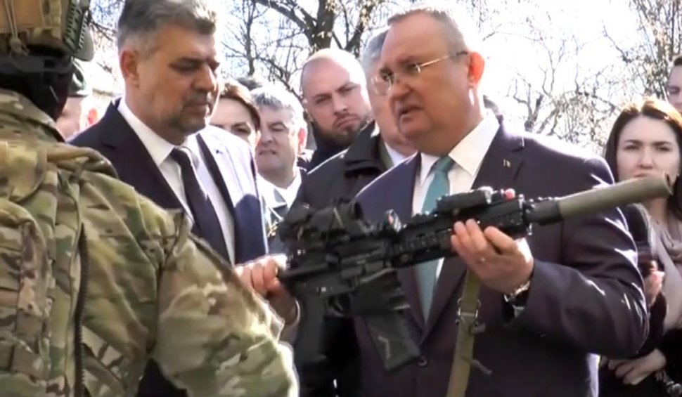 Nicolae Ciucă şi Marcel Ciolacu au pus mâna pe noile arme ale Forţelor pentru Operaţiuni Speciale