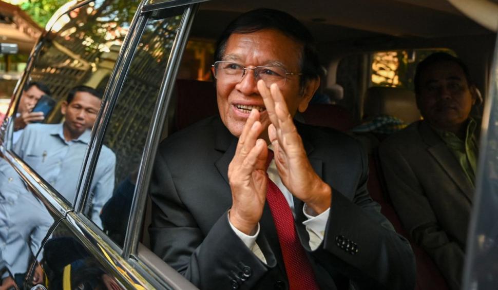 Un politician din Cambodgia a fost condamnat să nu mai iasă din casă pentru următorii 27 de ani