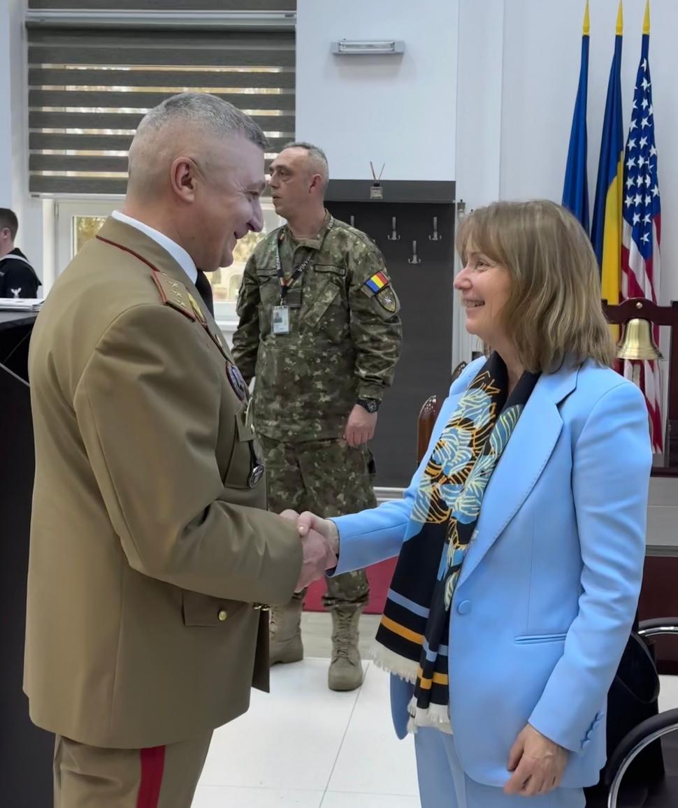 Premieră la comandamentul din interiorul Bazei Militare 99 Deveselu | O femeie va conduce divizia Naval Support Facility 820984