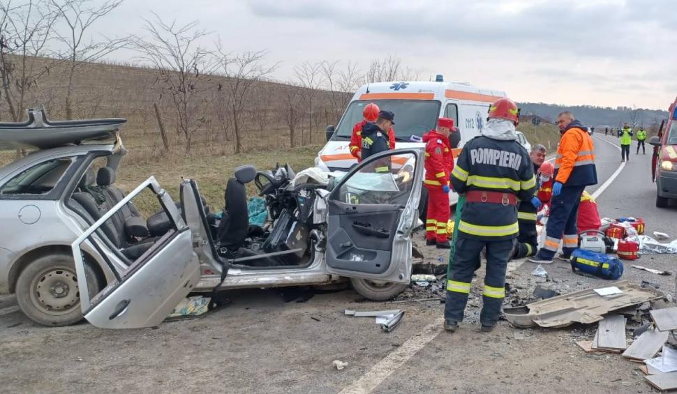 Impact frontal devastator între două maşini în care se aflau şapte oameni | Accident grav în satul Crasna din Vaslui 821049