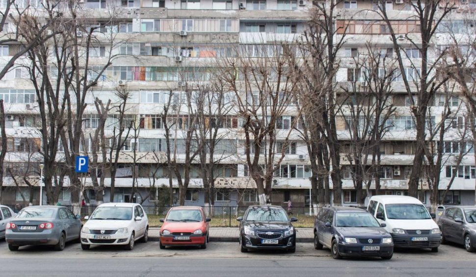 O femeie de 47 de ani Bucureşti a murit după ce a căzut de la etajul 11 | Aceasta ar fi lăsat un bilet 