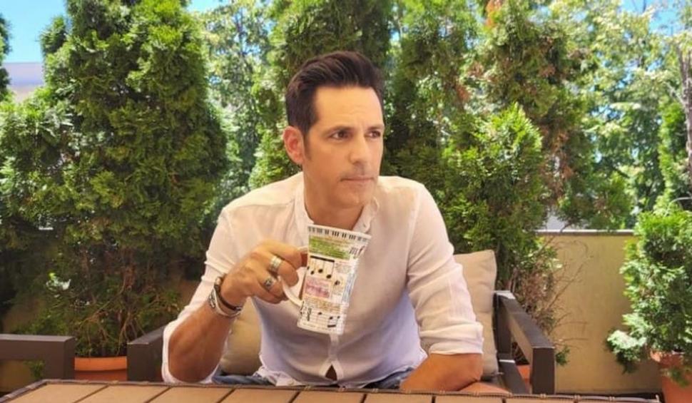 Recunoşti puştiul simpatic? Azi e un artist talentat care face furori printre românce 821007