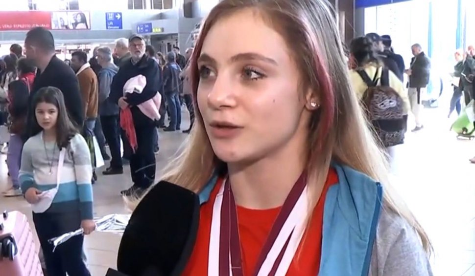 Sabrina Voinea, noua senzaţie a gimnasticii din România, a revenit în ţară cu medaliile de aur