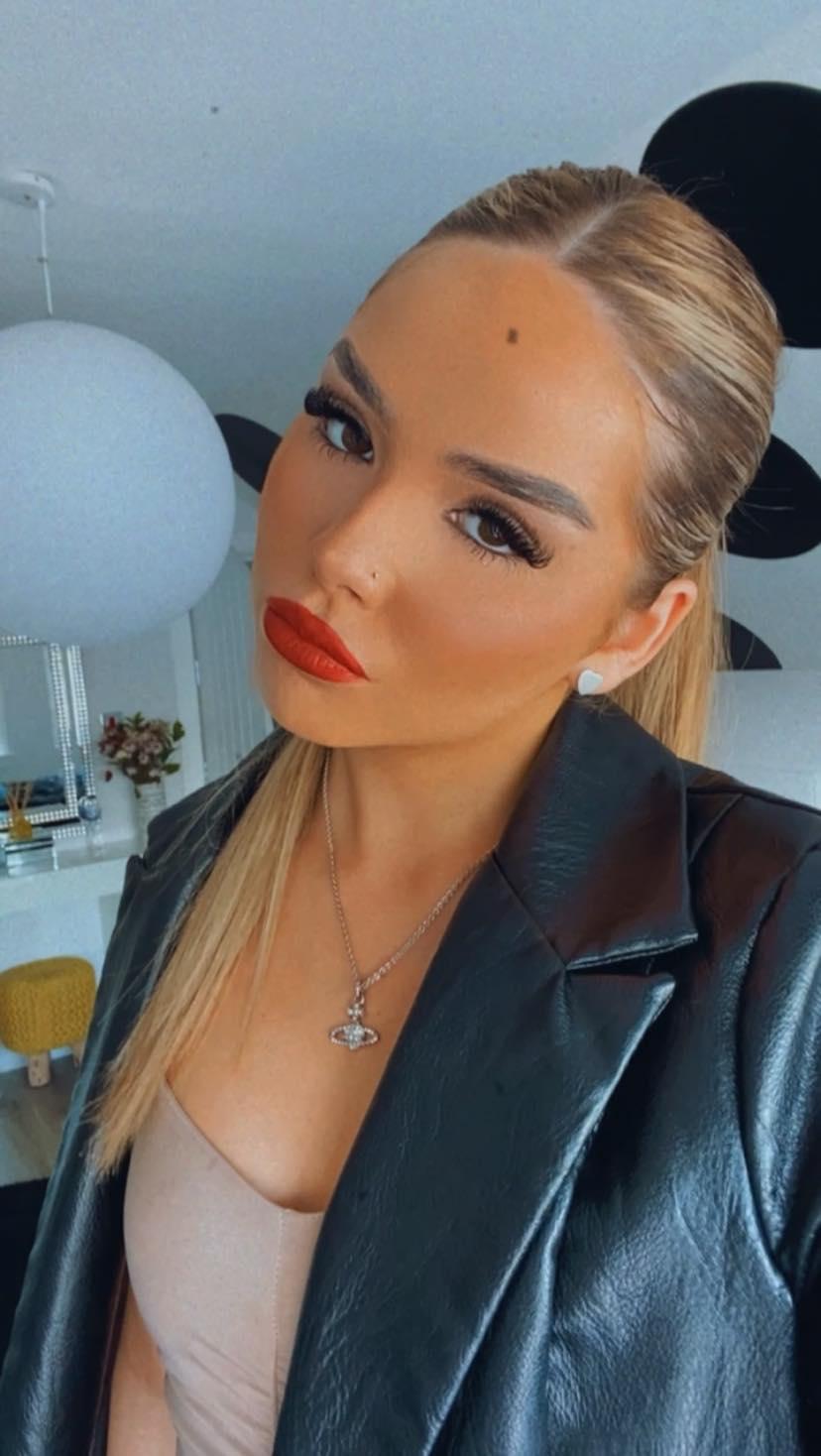 "Nu ne putem imagina această viață fără ea". O fată a murit în mod misterios la numai 16 ani, în casa sa dintr-un oraş din Scoţia 821236