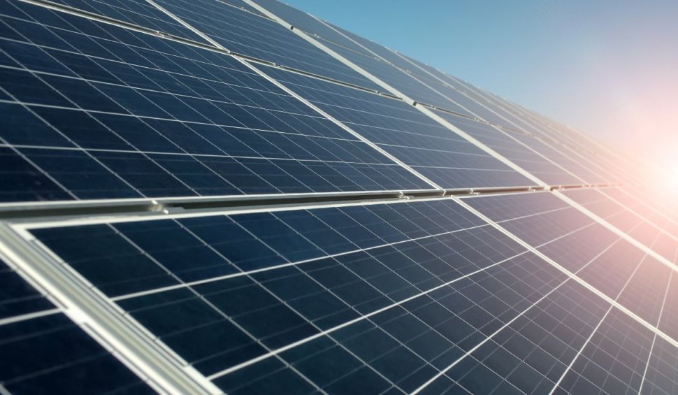 Succes răsunător pentru România. O mare companie va produce panouri solare în ţara noastră