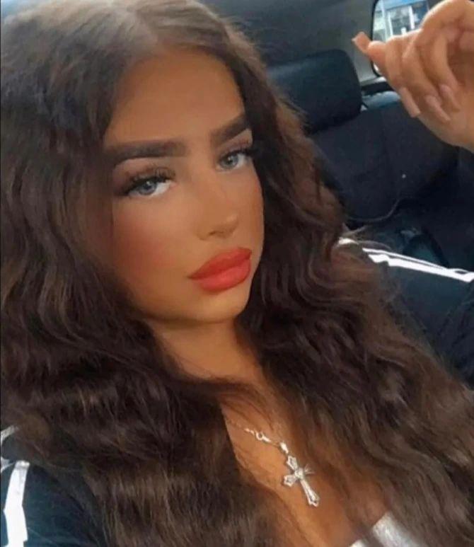 Trei tineri au fost găsiţi morţi într-o maşină, iar alţi doi se zbat între viaţă şi moarte, după ce au dispărut fără urmă de la o petrecere, în Ţara Galilor  821190