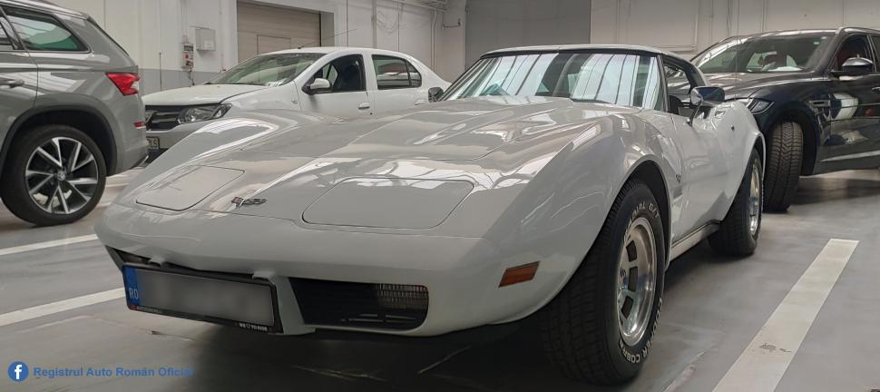 Chevrolet Corvette din 1977, "unul dintre simbolurile industriei auto americane", fotografiat de inginerii RAR din București 821729