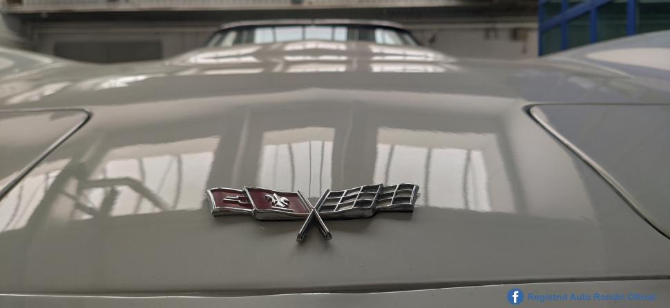 Chevrolet Corvette din 1977, "unul dintre simbolurile industriei auto americane", fotografiat de inginerii RAR din București 821730