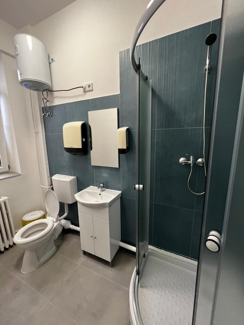 Un medic a folosit fondurile personale pentru a renova un salon al Secţiei Obstetrică - Ginecologie | "Mi-am dorit să ofer o mică bucurie" 821712