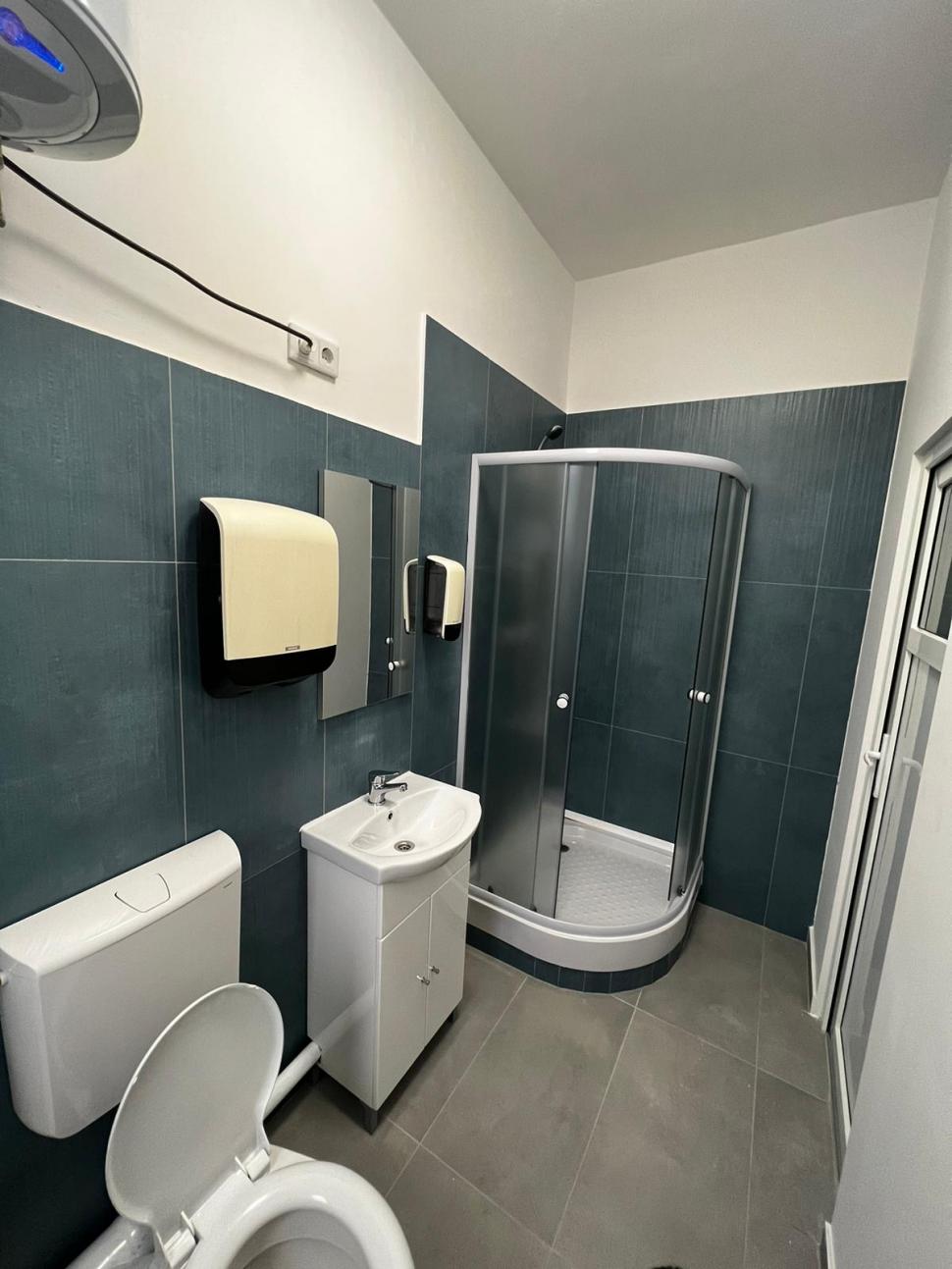 Un medic a folosit fondurile personale pentru a renova un salon al Secţiei Obstetrică - Ginecologie | "Mi-am dorit să ofer o mică bucurie" 821713