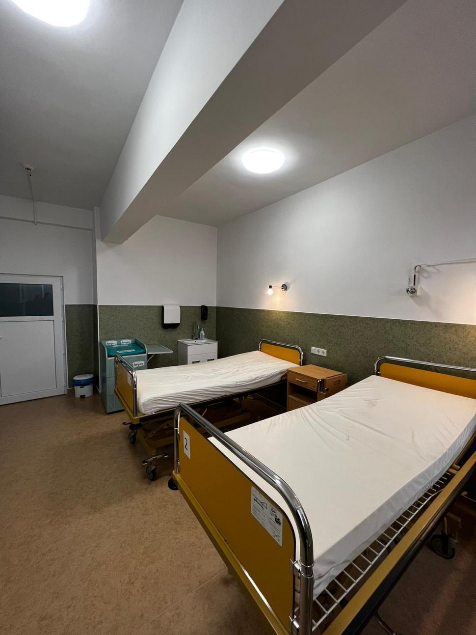 Un medic a folosit fondurile personale pentru a renova un salon al Secţiei Obstetrică - Ginecologie | "Mi-am dorit să ofer o mică bucurie" 821714